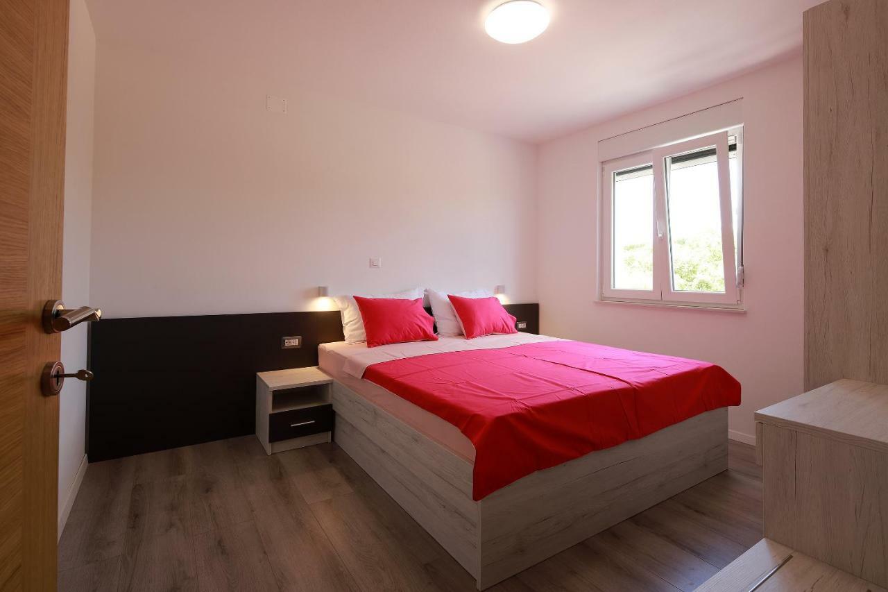Apartmani Judita Pinezici  Exterior photo