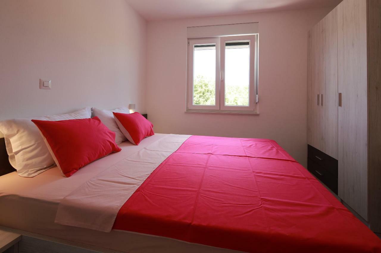 Apartmani Judita Pinezici  Exterior photo