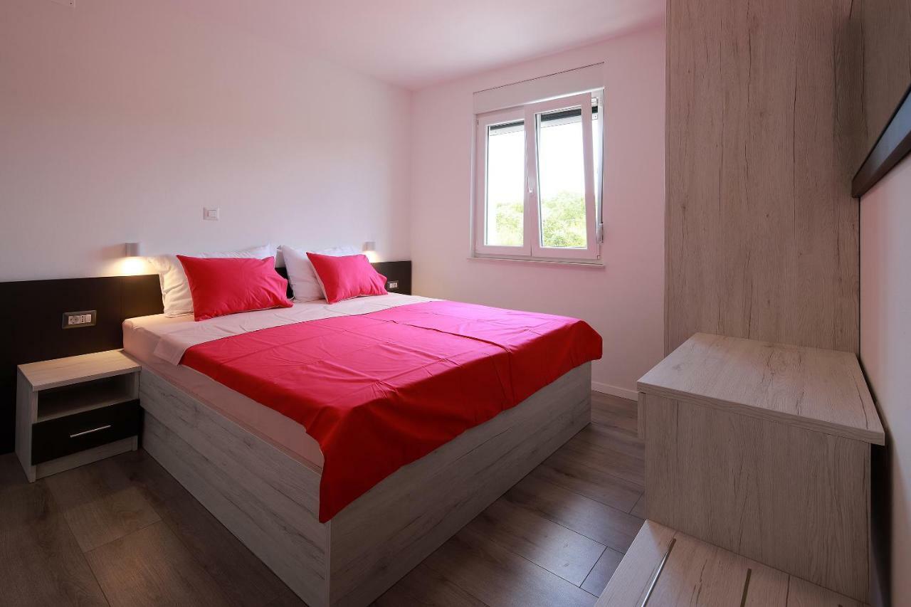 Apartmani Judita Pinezici  Exterior photo