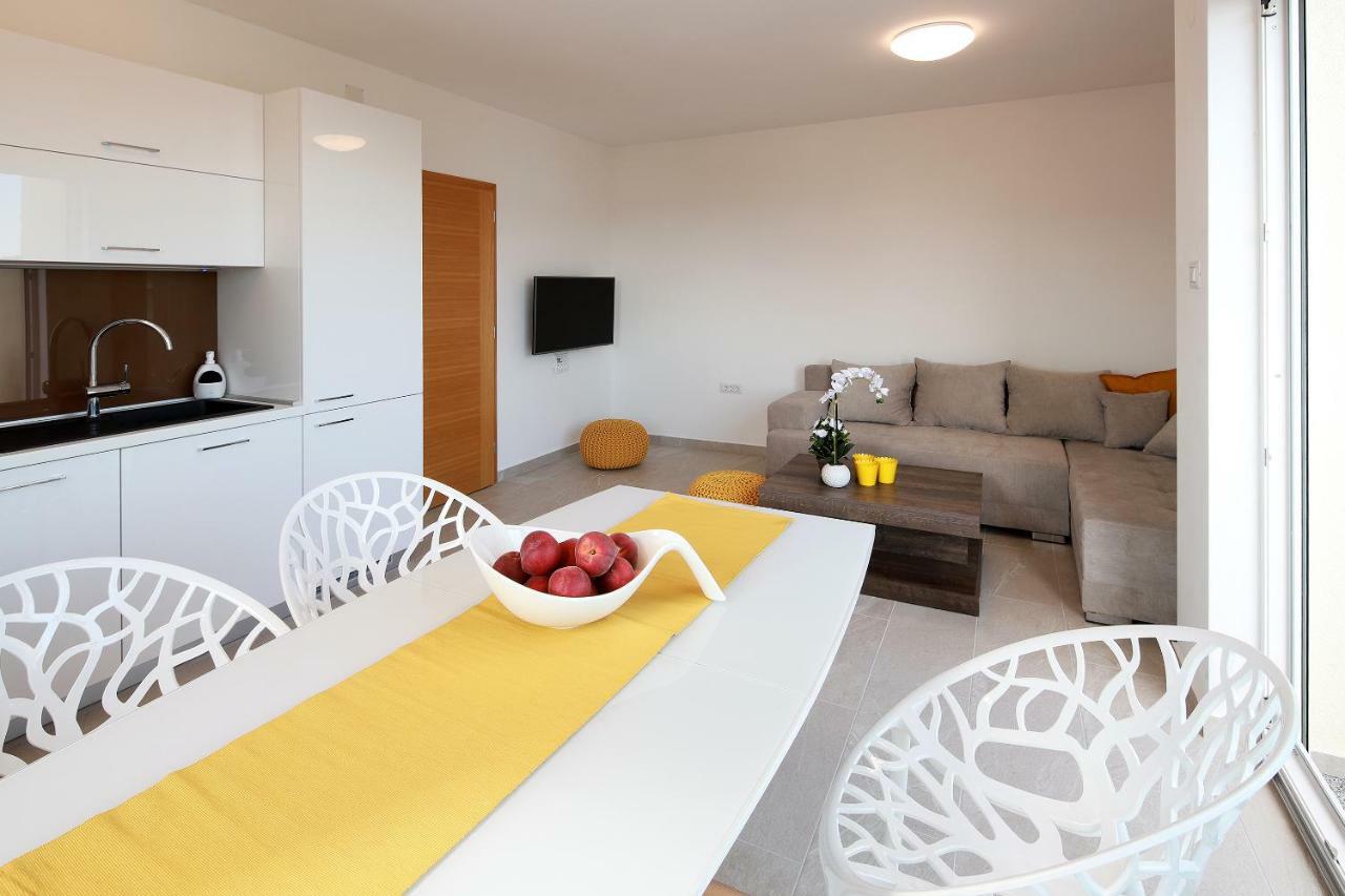 Apartmani Judita Pinezici  Exterior photo